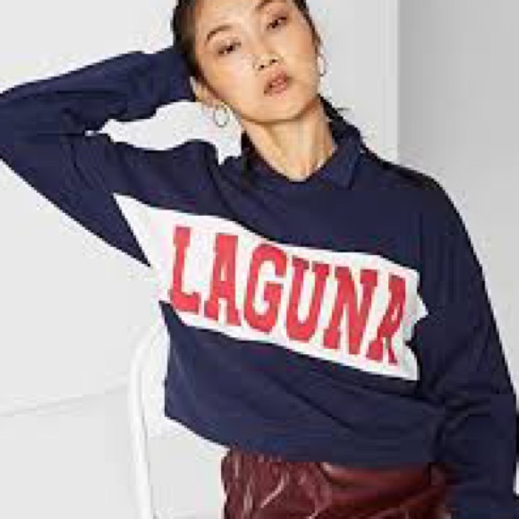 COLLARED CROPPED LAGUNA GRAPHIC VARSITY SWEATSHIRT